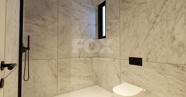 Three bedroom penthouse with private roof garden for sale in Central Mesa Geitonia