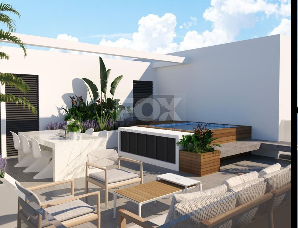 Three bedroom penthouse with private roof garden for sale in Central Mesa Geitonia