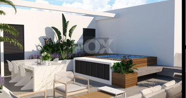 Three bedroom penthouse with private roof garden for sale in Central Mesa Geitonia