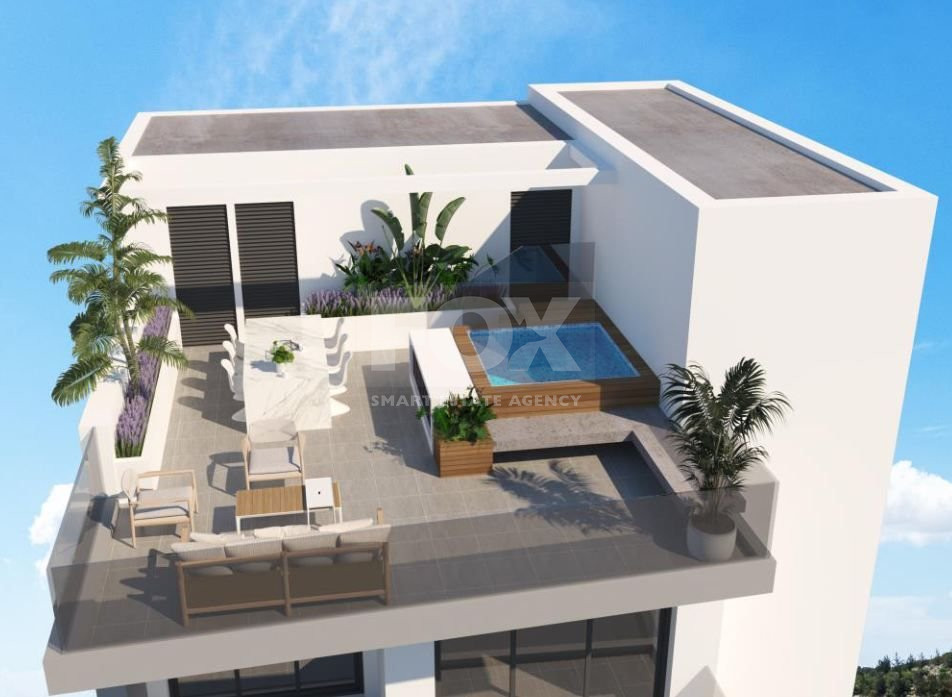 Three bedroom penthouse with private roof garden for sale in Central Mesa Geitonia