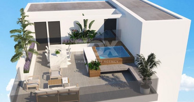 Three bedroom penthouse with private roof garden for sale in Central Mesa Geitonia