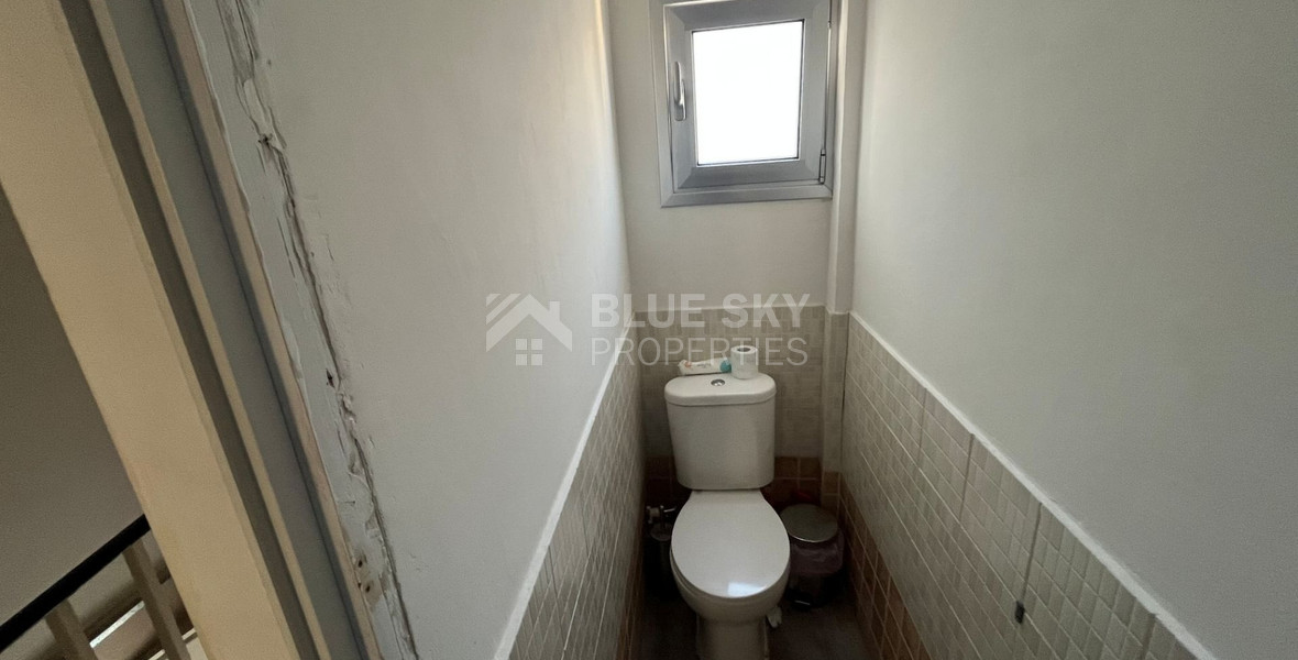 For Sale Ground Floor Shop (80 m2) in Agia Zoni with 6% Rental Yield