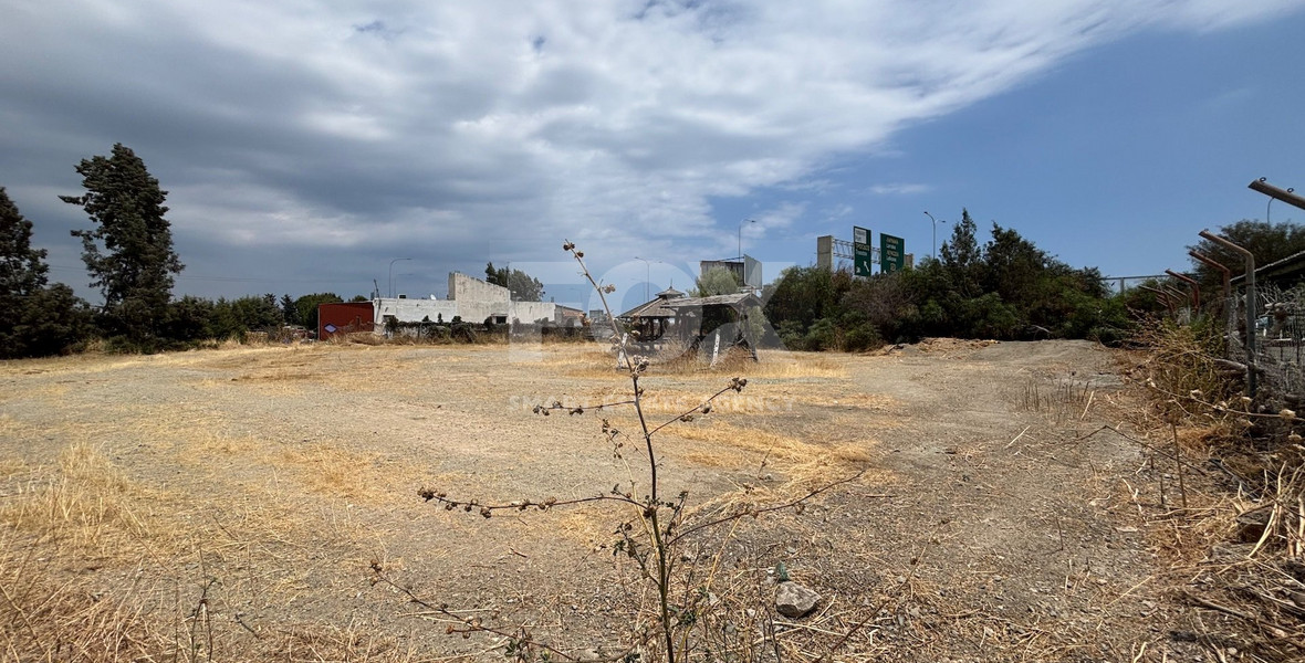 Large Building Plot for Sale in Kato Polemidia