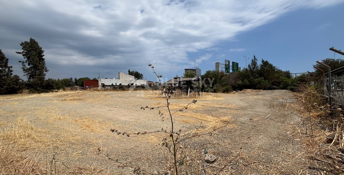 Large Building Plot for Sale in Kato Polemidia
