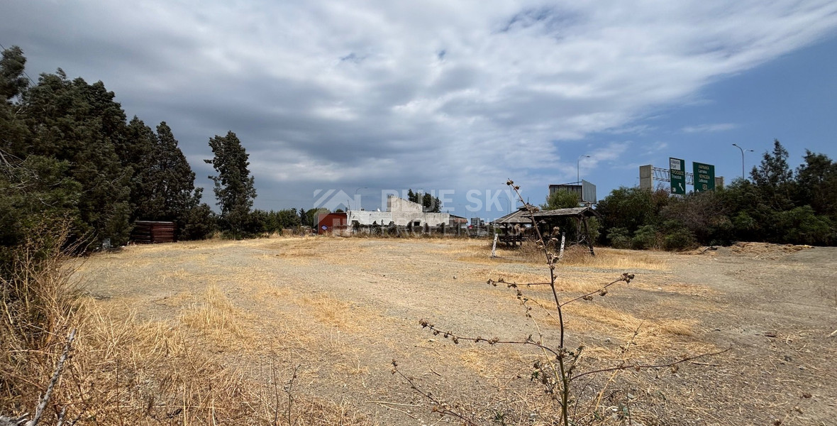 Large Building Plot for Sale in Kato Polemidia