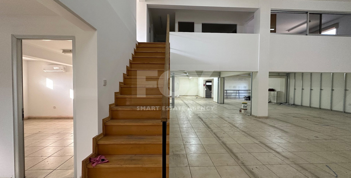 RENT: SHOWROOM/BUILDING 500SQM WITH 17 PARKING SPACES IDEAL FOR OFFICE OR RETAIL PREMISES IN CENTRAL LIMASSOL