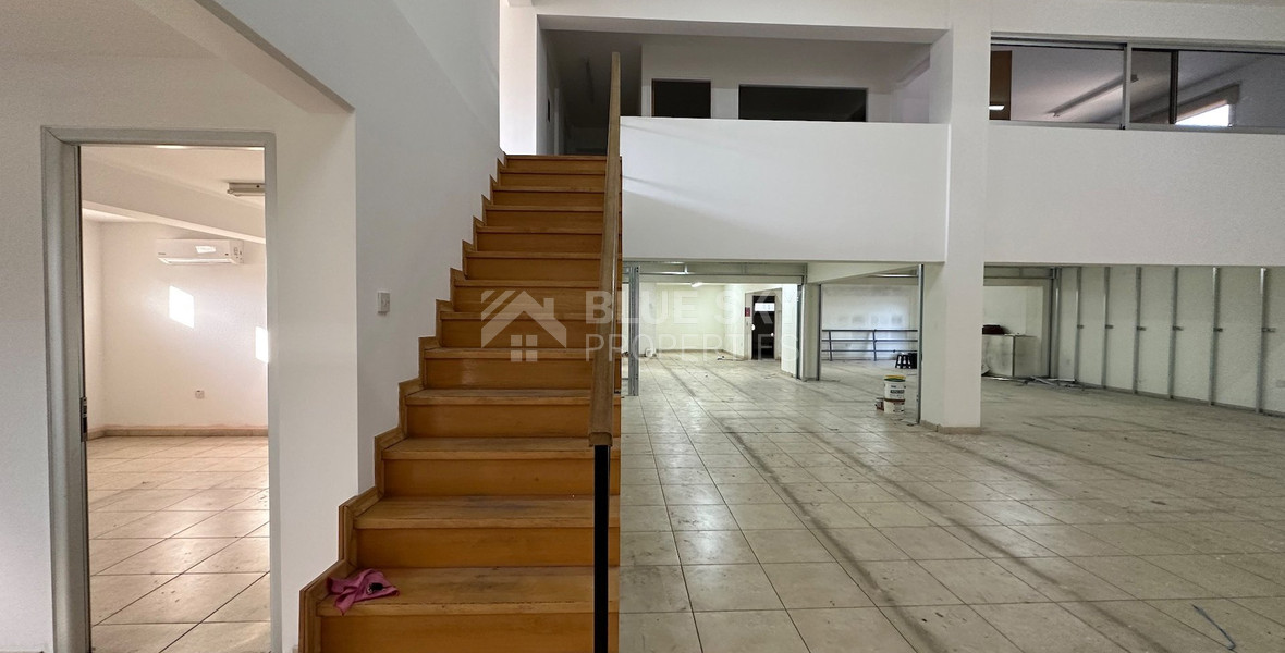 RENT: SHOWROOM/BUILDING 500SQM WITH 17 PARKING SPACES IDEAL FOR OFFICE OR RETAIL PREMISES IN CENTRAL LIMASSOL