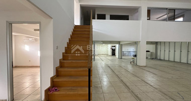 RENT: SHOWROOM/BUILDING 500SQM WITH 17 PARKING SPACES IDEAL FOR OFFICE OR RETAIL PREMISES IN CENTRAL LIMASSOL