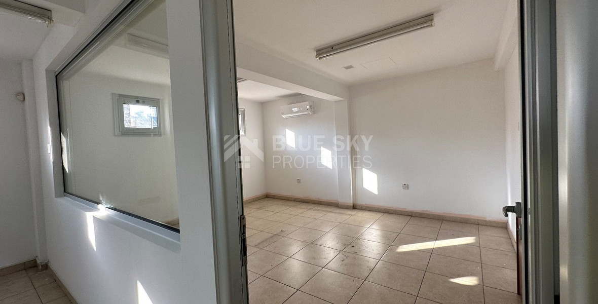 RENT: SHOWROOM/BUILDING 500SQM WITH 17 PARKING SPACES IDEAL FOR OFFICE OR RETAIL PREMISES IN CENTRAL LIMASSOL