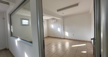 RENT: SHOWROOM/BUILDING 500SQM WITH 17 PARKING SPACES IDEAL FOR OFFICE OR RETAIL PREMISES IN CENTRAL LIMASSOL