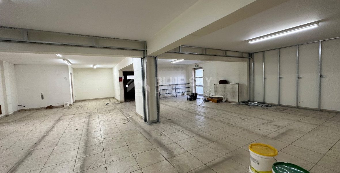 RENT: SHOWROOM/BUILDING 500SQM WITH 17 PARKING SPACES IDEAL FOR OFFICE OR RETAIL PREMISES IN CENTRAL LIMASSOL
