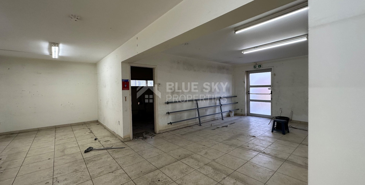RENT: SHOWROOM/BUILDING 500SQM WITH 17 PARKING SPACES IDEAL FOR OFFICE OR RETAIL PREMISES IN CENTRAL LIMASSOL