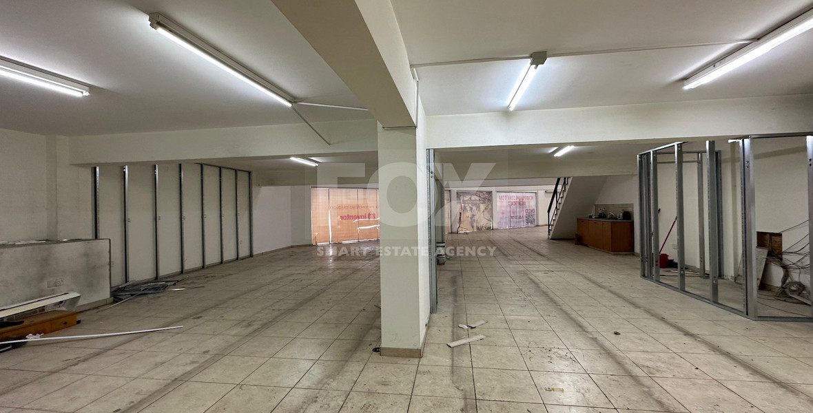 RENT: SHOWROOM/BUILDING 500SQM WITH 17 PARKING SPACES IDEAL FOR OFFICE OR RETAIL PREMISES IN CENTRAL LIMASSOL