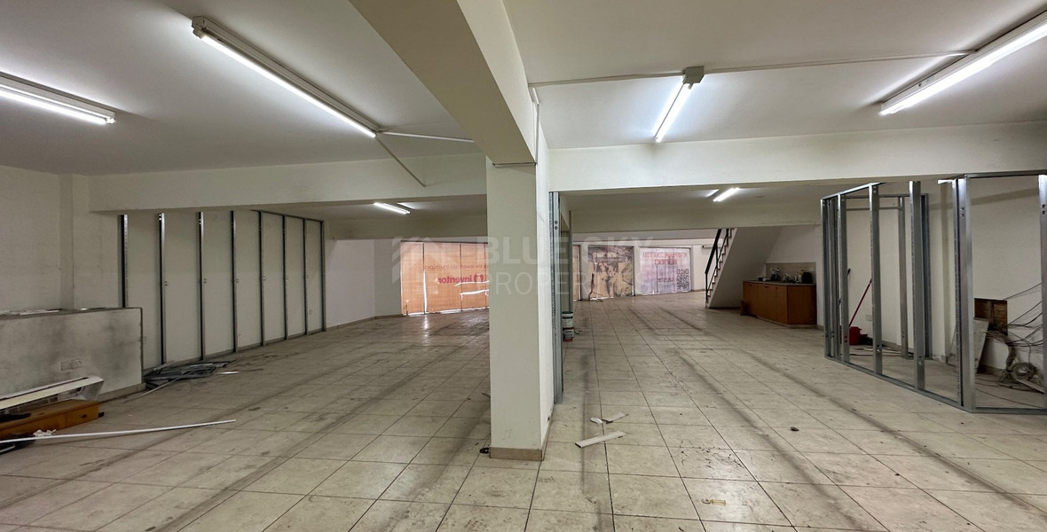 RENT: SHOWROOM/BUILDING 500SQM WITH 17 PARKING SPACES IDEAL FOR OFFICE OR RETAIL PREMISES IN CENTRAL LIMASSOL