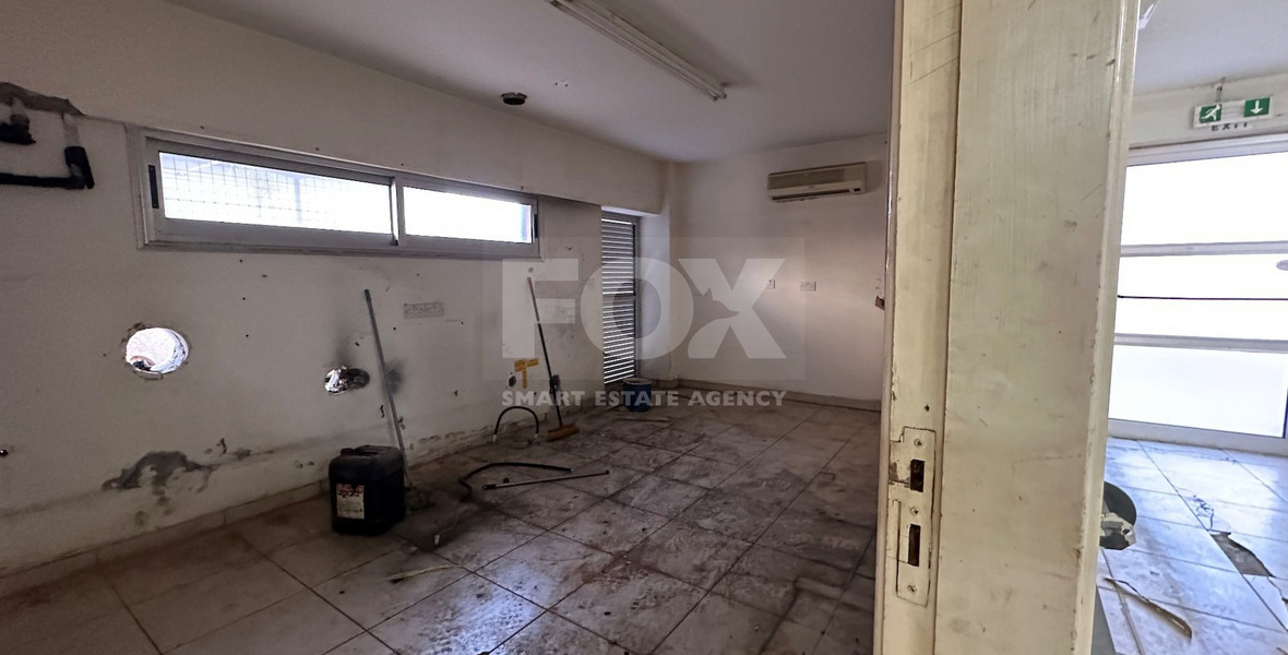 RENT: SHOWROOM/BUILDING 500SQM WITH 17 PARKING SPACES IDEAL FOR OFFICE OR RETAIL PREMISES IN CENTRAL LIMASSOL
