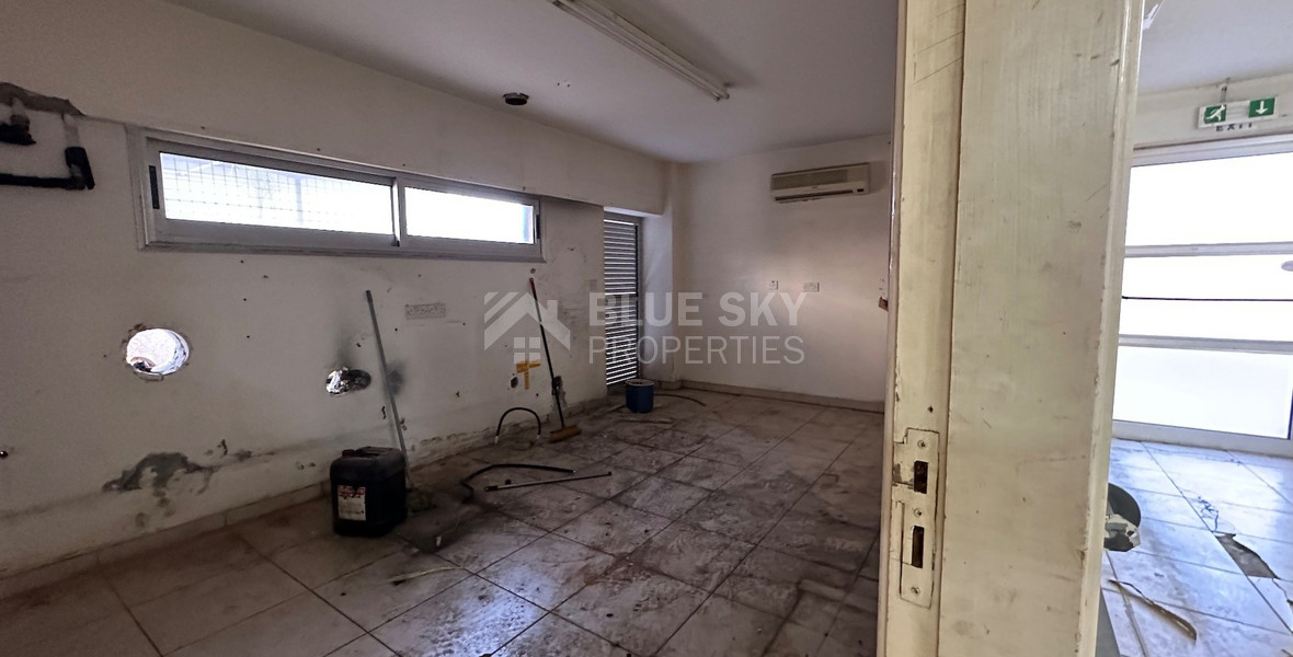 RENT: SHOWROOM/BUILDING 500SQM WITH 17 PARKING SPACES IDEAL FOR OFFICE OR RETAIL PREMISES IN CENTRAL LIMASSOL