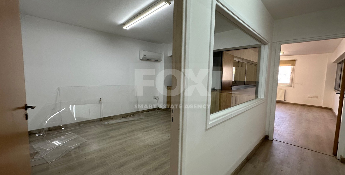 RENT: SHOWROOM/BUILDING 500SQM WITH 17 PARKING SPACES IDEAL FOR OFFICE OR RETAIL PREMISES IN CENTRAL LIMASSOL