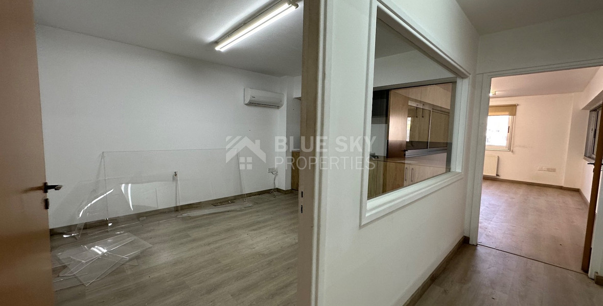 RENT: SHOWROOM/BUILDING 500SQM WITH 17 PARKING SPACES IDEAL FOR OFFICE OR RETAIL PREMISES IN CENTRAL LIMASSOL