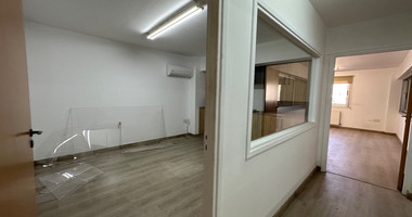 RENT: SHOWROOM/BUILDING 500SQM WITH 17 PARKING SPACES IDEAL FOR OFFICE OR RETAIL PREMISES IN CENTRAL LIMASSOL