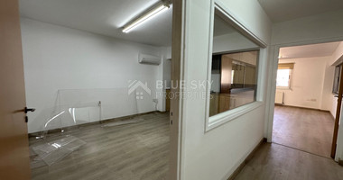 RENT: SHOWROOM/BUILDING 500SQM WITH 17 PARKING SPACES IDEAL FOR OFFICE OR RETAIL PREMISES IN CENTRAL LIMASSOL