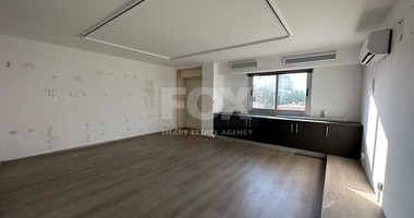 RENT: SHOWROOM/BUILDING 500SQM WITH 17 PARKING SPACES IDEAL FOR OFFICE OR RETAIL PREMISES IN CENTRAL LIMASSOL