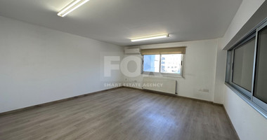 RENT: SHOWROOM/BUILDING 500SQM WITH 17 PARKING SPACES IDEAL FOR OFFICE OR RETAIL PREMISES IN CENTRAL LIMASSOL