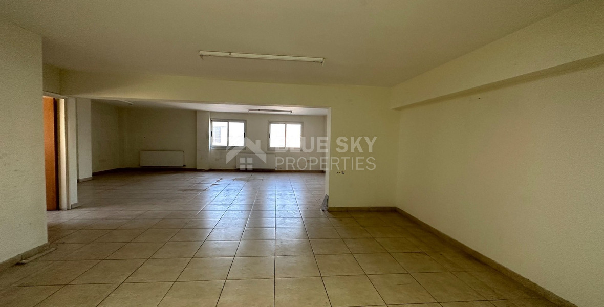 RENT: SHOWROOM/BUILDING 500SQM WITH 17 PARKING SPACES IDEAL FOR OFFICE OR RETAIL PREMISES IN CENTRAL LIMASSOL