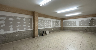 RENT: SHOWROOM/BUILDING 500SQM WITH 17 PARKING SPACES IDEAL FOR OFFICE OR RETAIL PREMISES IN CENTRAL LIMASSOL