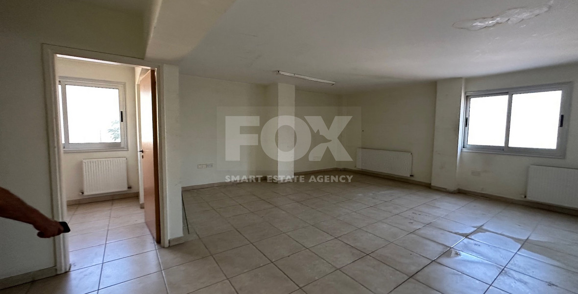 RENT: SHOWROOM/BUILDING 500SQM WITH 17 PARKING SPACES IDEAL FOR OFFICE OR RETAIL PREMISES IN CENTRAL LIMASSOL