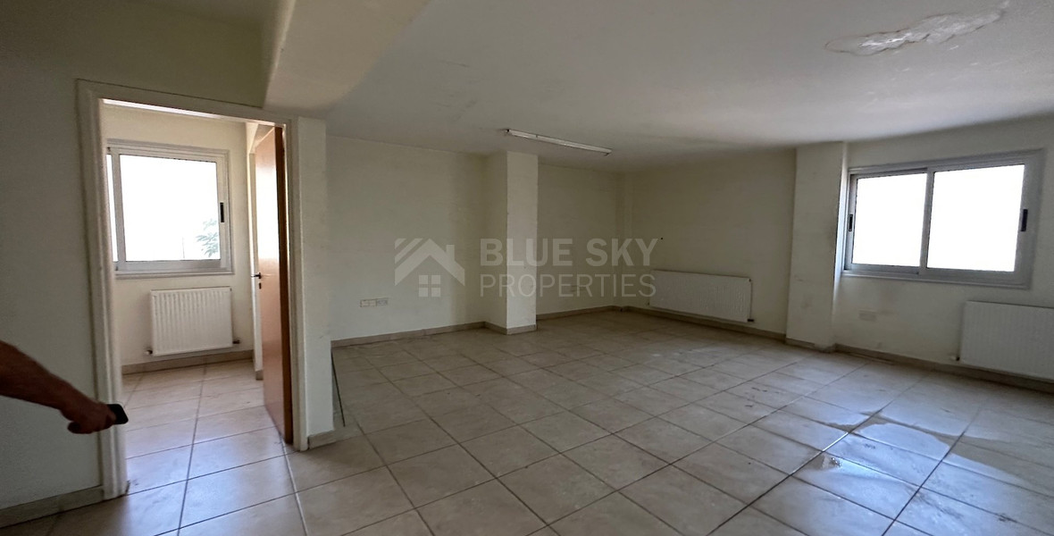 RENT: SHOWROOM/BUILDING 500SQM WITH 17 PARKING SPACES IDEAL FOR OFFICE OR RETAIL PREMISES IN CENTRAL LIMASSOL