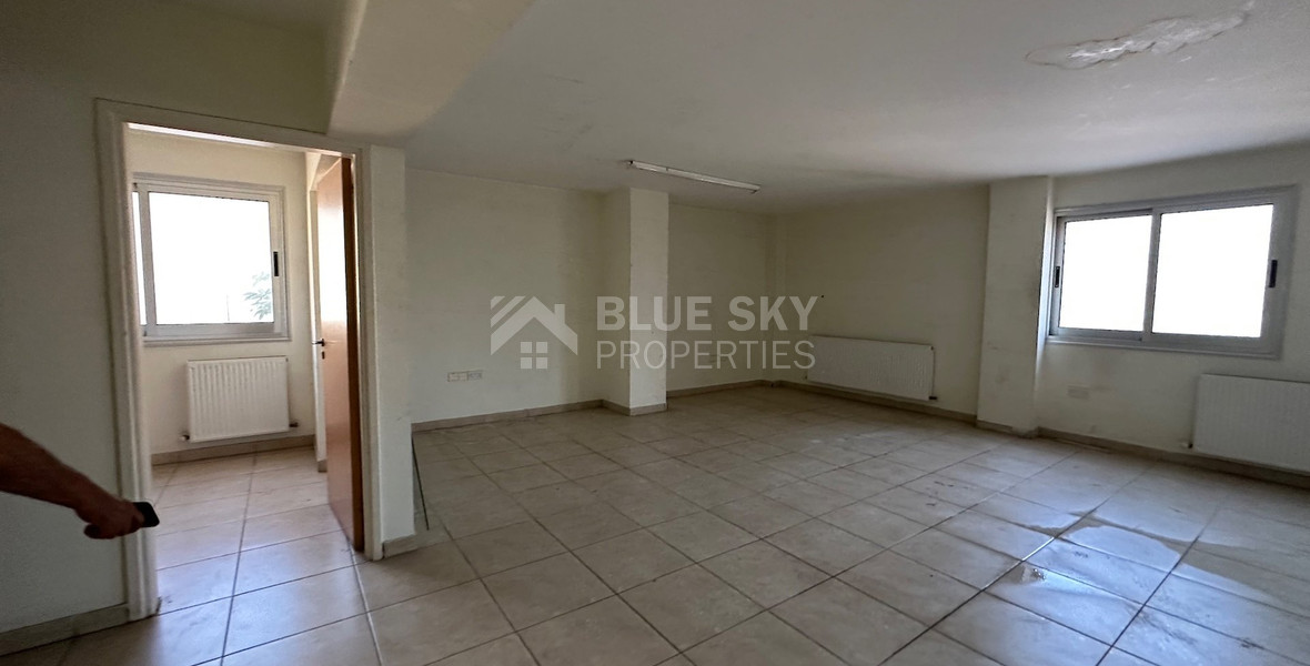 RENT: SHOWROOM/BUILDING 500SQM WITH 17 PARKING SPACES IDEAL FOR OFFICE OR RETAIL PREMISES IN CENTRAL LIMASSOL