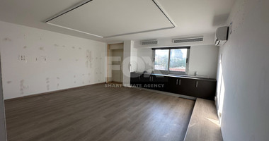RENT: SHOWROOM/BUILDING 500SQM WITH 17 PARKING SPACES IDEAL FOR OFFICE OR RETAIL PREMISES IN CENTRAL LIMASSOL