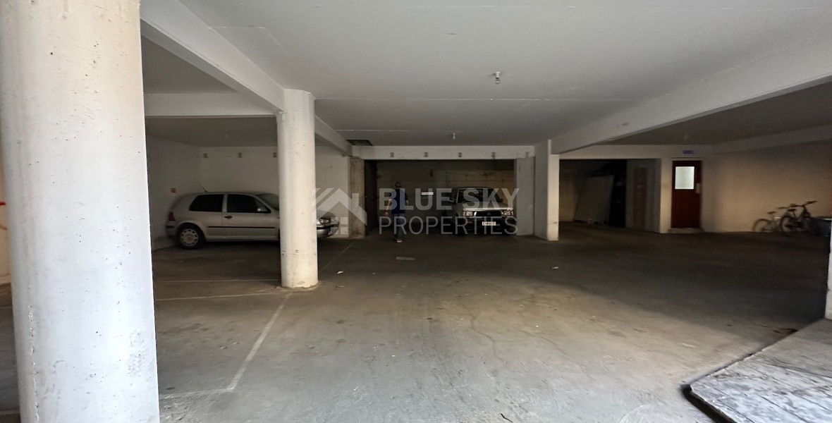 RENT: SHOWROOM/BUILDING 500SQM WITH 17 PARKING SPACES IDEAL FOR OFFICE OR RETAIL PREMISES IN CENTRAL LIMASSOL