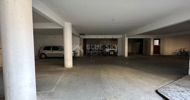 RENT: SHOWROOM/BUILDING 500SQM WITH 17 PARKING SPACES IDEAL FOR OFFICE OR RETAIL PREMISES IN CENTRAL LIMASSOL