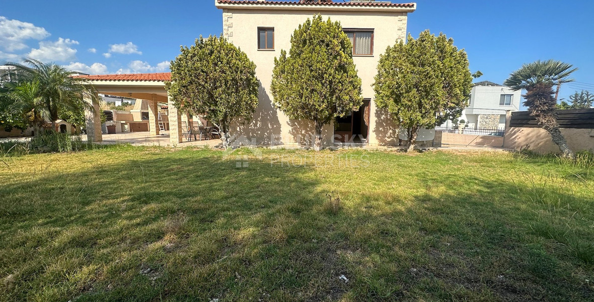 FOR SALE 4 BEDROOM HOUSE WITH EXTRA 5TH LOFT ROOM AND LARGE GARDEN IN AGIOS ATHANASIOS.