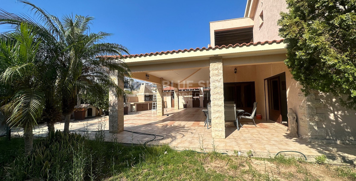 FOR SALE 4 BEDROOM HOUSE WITH EXTRA 5TH LOFT ROOM AND LARGE GARDEN IN AGIOS ATHANASIOS.