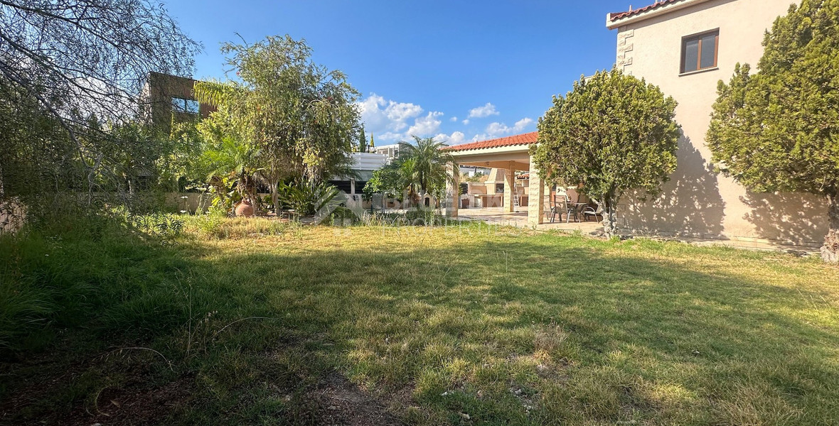 FOR SALE 4 BEDROOM HOUSE WITH EXTRA 5TH LOFT ROOM AND LARGE GARDEN IN AGIOS ATHANASIOS.