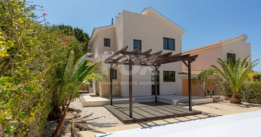 For sale: Three bedroom luxury detached villa with seperate title deed in Aphrodite Hills