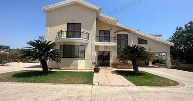 RENT: 5 bedroom Villa unfurnished in Pareklissia with large gardens and swimming pool.