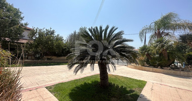 RENT: 5 bedroom Villa unfurnished in Pareklissia with large gardens and swimming pool.