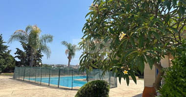 RENT: 5 bedroom Villa unfurnished in Pareklissia with large gardens and swimming pool.