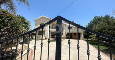 RENT: 5 bedroom Villa unfurnished in Pareklissia with large gardens and swimming pool.