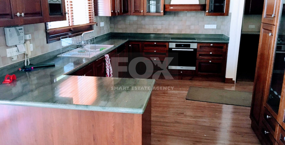 RENT: 5 bedroom Villa unfurnished in Pareklissia with large gardens and swimming pool.