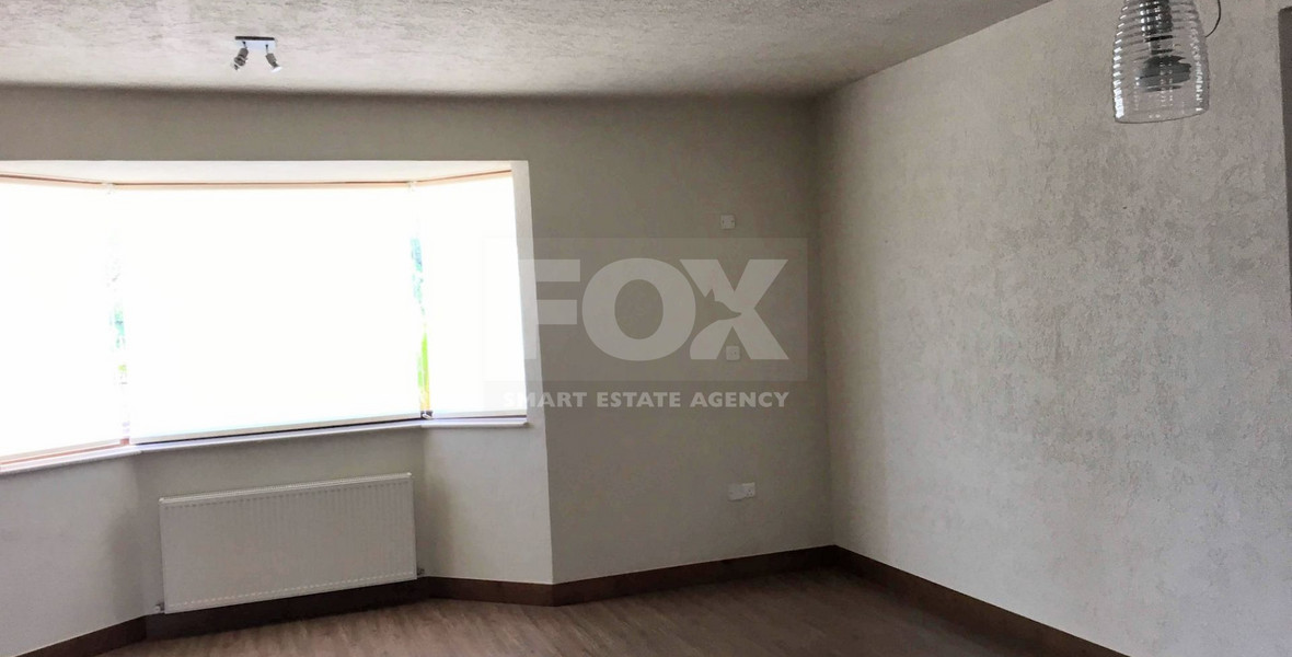 RENT: 5 bedroom Villa unfurnished in Pareklissia with large gardens and swimming pool.