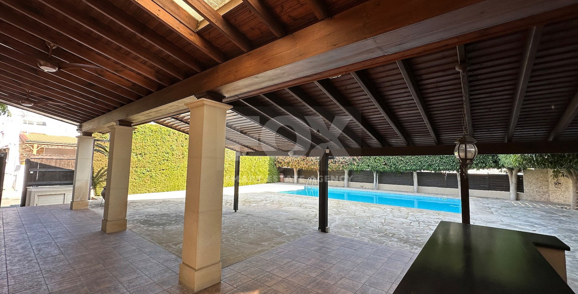 RENT: STUNNING 5 BEDROOM VILLA ON LARGE PLOT WITH SWIMMING POOL - LARGE GARDEN- EXTRA SEPARATE  APARTMENT - CENTRAL LIMASSOL