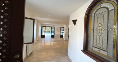 RENT: STUNNING 5 BEDROOM VILLA ON LARGE PLOT WITH SWIMMING POOL - LARGE GARDEN- EXTRA SEPARATE  APARTMENT - CENTRAL LIMASSOL
