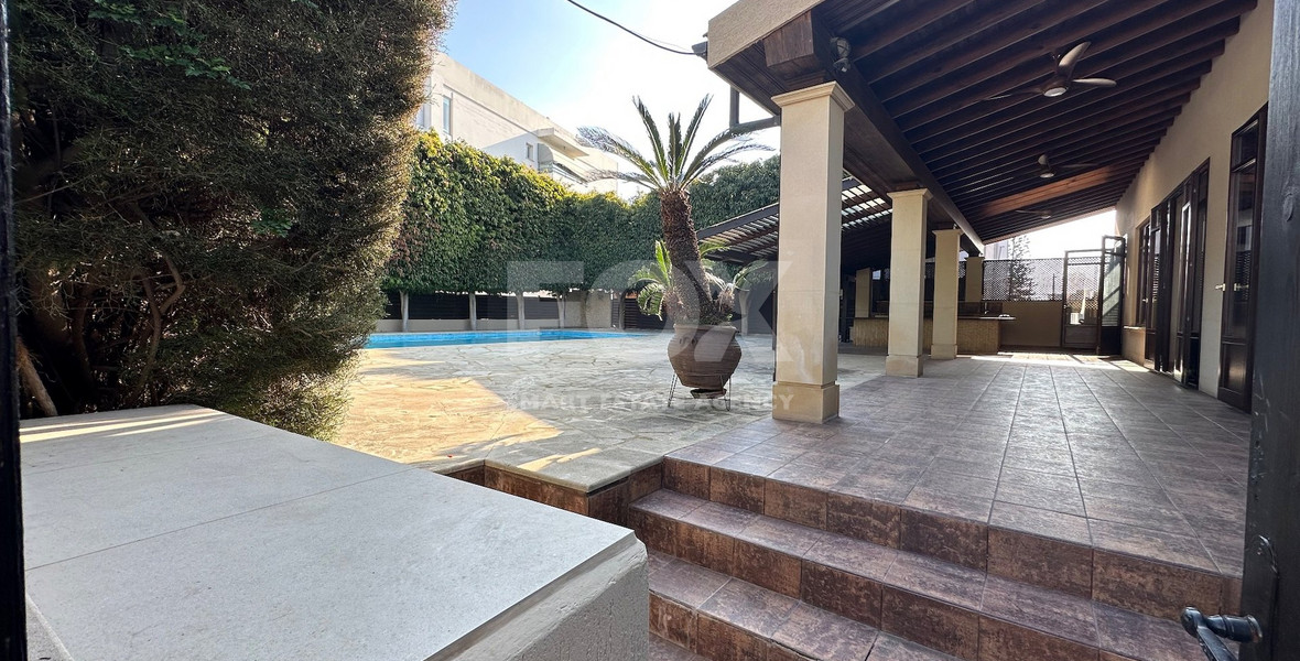 RENT: STUNNING 5 BEDROOM VILLA ON LARGE PLOT WITH SWIMMING POOL - LARGE GARDEN- EXTRA SEPARATE  APARTMENT - CENTRAL LIMASSOL