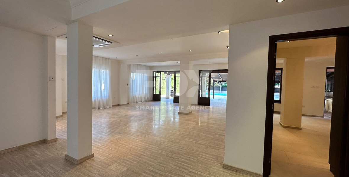 RENT: STUNNING 5 BEDROOM VILLA ON LARGE PLOT WITH SWIMMING POOL - LARGE GARDEN- EXTRA SEPARATE  APARTMENT - CENTRAL LIMASSOL