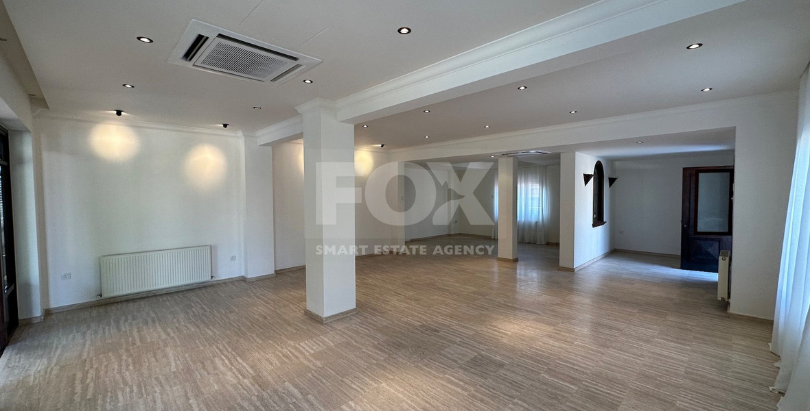 RENT: STUNNING 5 BEDROOM VILLA ON LARGE PLOT WITH SWIMMING POOL - LARGE GARDEN- EXTRA SEPARATE  APARTMENT - CENTRAL LIMASSOL