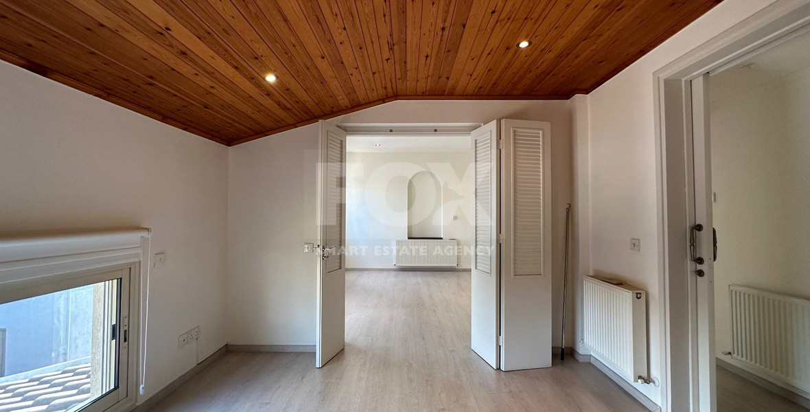 RENT: STUNNING 5 BEDROOM VILLA ON LARGE PLOT WITH SWIMMING POOL - LARGE GARDEN- EXTRA SEPARATE  APARTMENT - CENTRAL LIMASSOL